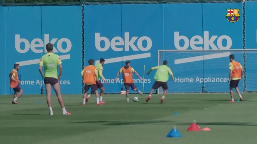 Barcelona sigue entrenando en grupos pequeños