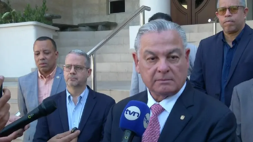 El contralor Anel Flores.