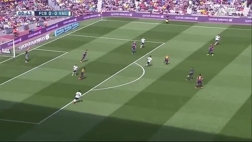 Barcelona sigue líder al vencer 2-0 a Valencia