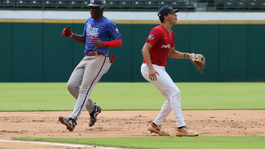 Jugadores de los equipos U18 y U23 de Panamá en acción