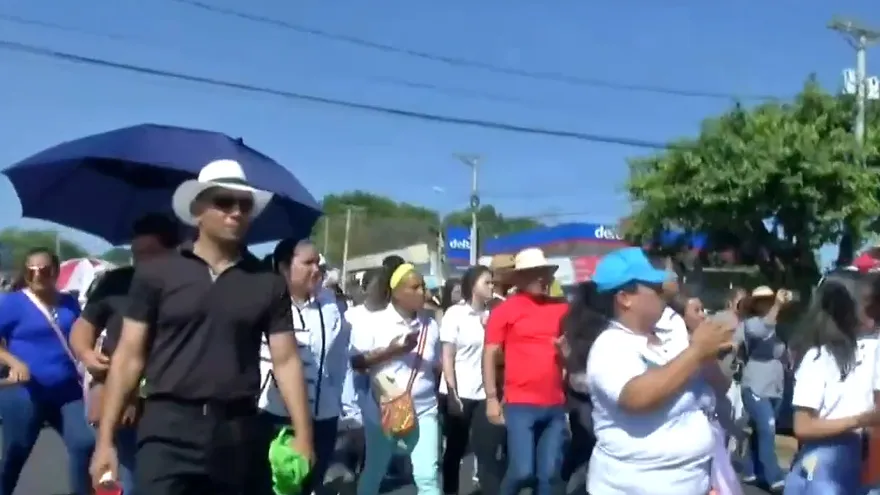 Comunidad educativa del Colegio Papa Francisco realiza protestas