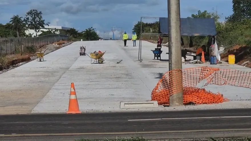Trabajos en mejorar la vía al aeropuerto Enrique Malek en David, Chiriquí.
