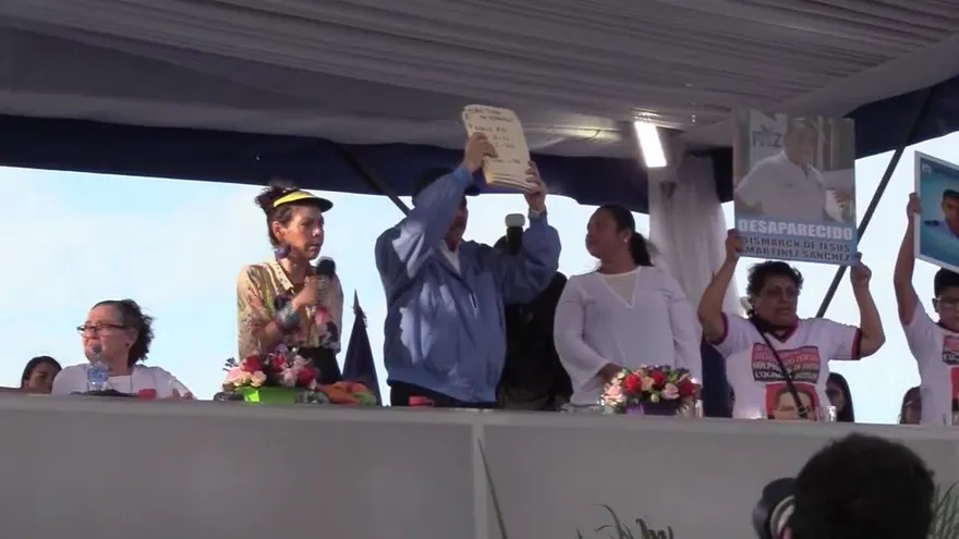 Ortega recibe más de 500 mil firmas que piden justicia por crímenes