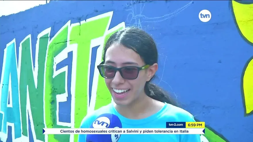 Jóvenes pintan mural en Santiago y piden cuidar el ambiente