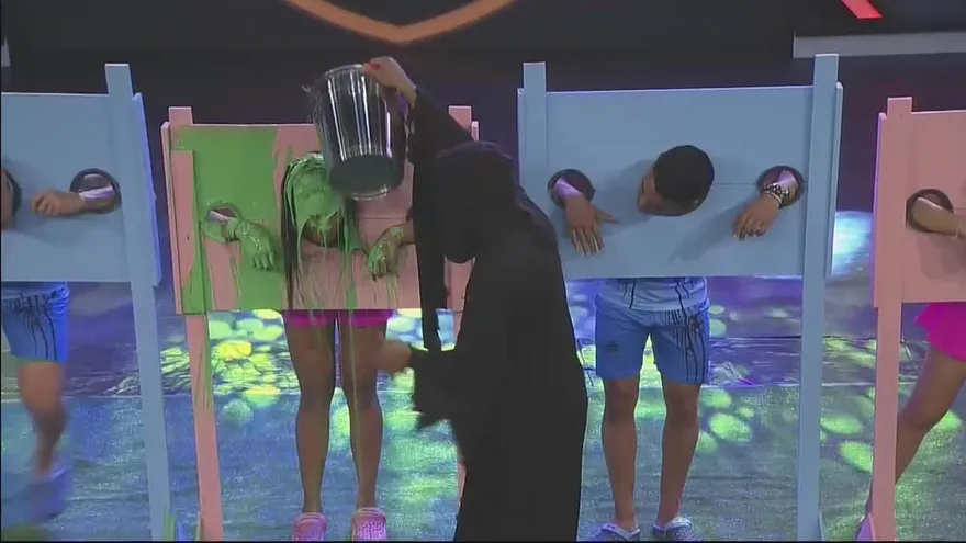 Todos los guerreros recibieron el baño de pintura de Anonymous en La Tortura