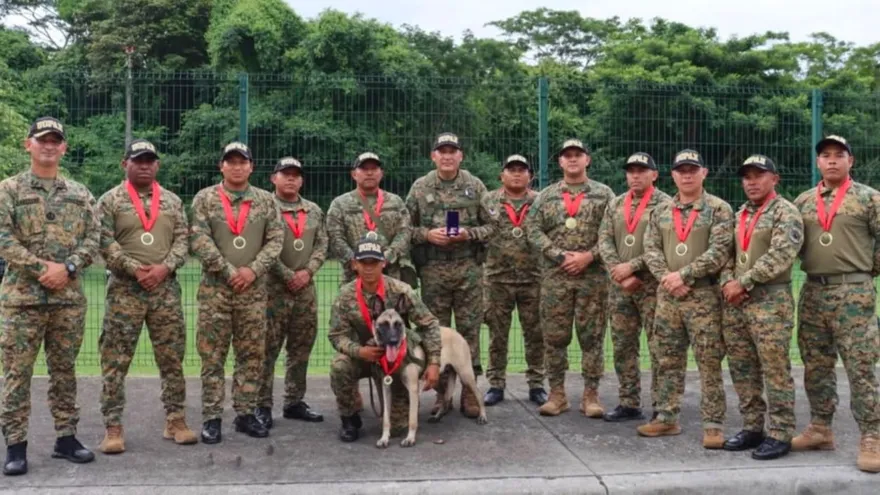 Rescatistas panameños reciben medallas de reconocimiento por su labor en Venezuela