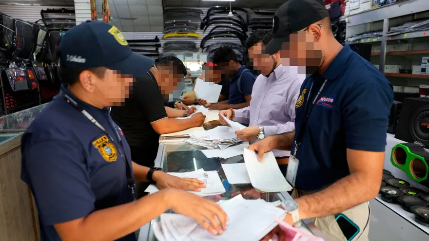 Inspectores de Aduanas realizan operativos en autorepuestos