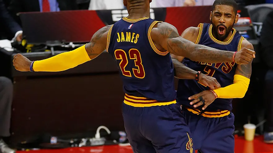 Kyrie Irving y LeBron James