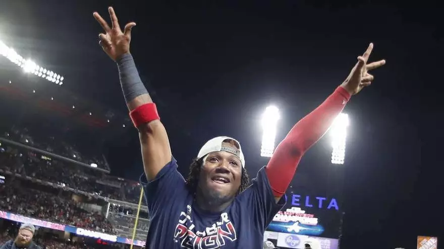 Acuña jonronea y los Bravos ganan el título de División