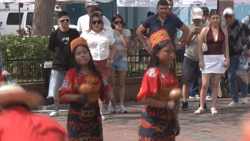 Entre danzas, yoga y ajedrez: así vivieron los turistas el Casco Peatonal