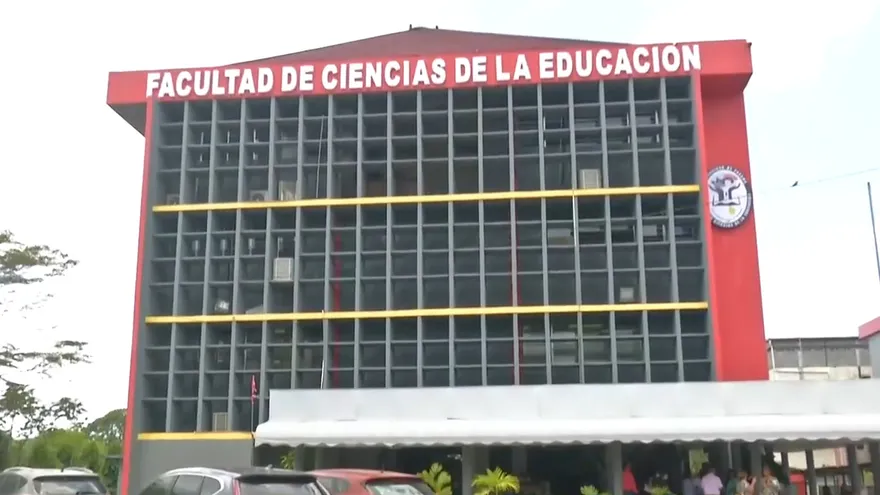 Rechazo a la ley que convierte a la Escuela Normal de Santiago en universidad