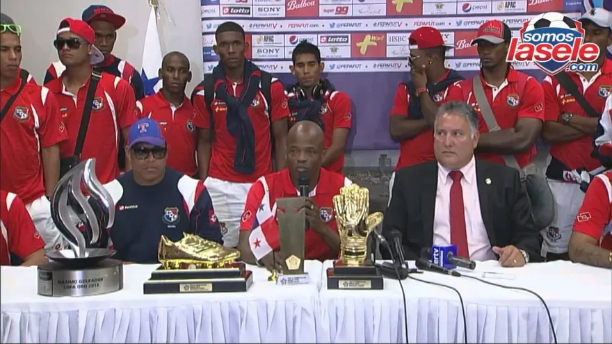 Aquí escucharás a Julio Dely luego de jugar la Copa Oro 2013