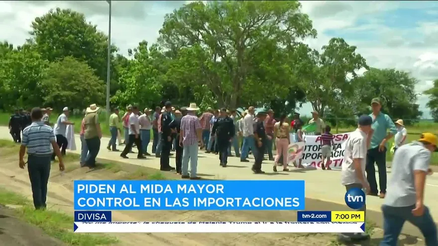 Productores agropecuarios protestan en Divisa