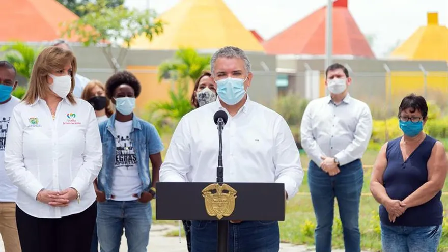 Iván Duque promete desde el lugar de una masacre investigaciones rápidas y justicia