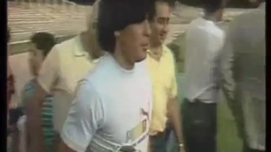 Maradona maravilló en su presentación a la afición del Nápoles hace 32 años