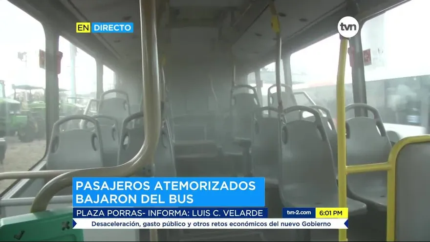Humo en unidad de metrobús causa alarma