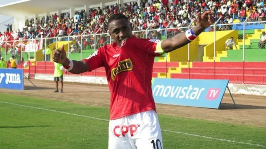 Luis Tejada, anotó en Perú