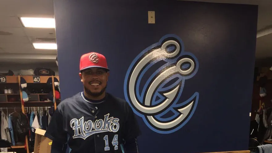 Ihan Bernal con el uniforme de los Hooks