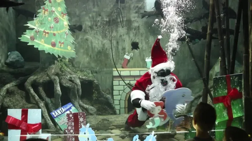 Santa Claus cambia la nieve por el agua en México