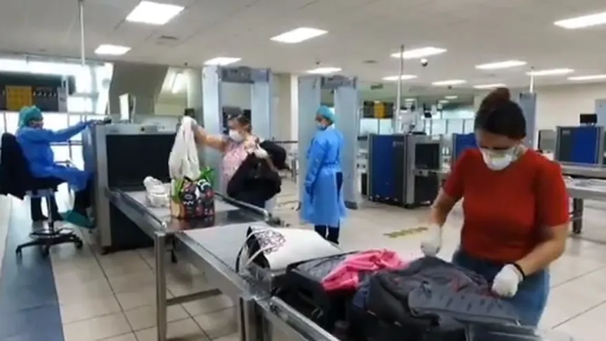 Mexicanos regresan a su país a través de vuelo humanitario que salió desde Panamá