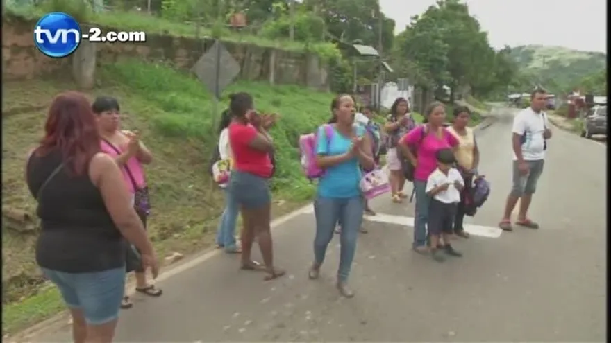 Quejas de padres de familia por mal estado de las escuelas