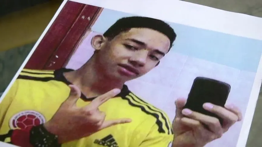 Mujer sufre por la pérdida de su hijo