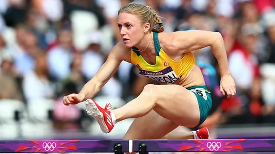 Sally Pearson sobrepasa las vallas en tiempo récord