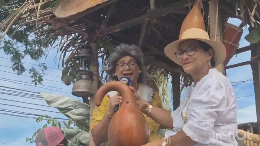 Lencha y Mamá Tuti en la carreta de TVN