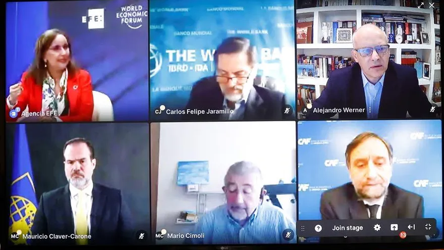 (De i a d, fila de arriba) La secretaria general iberoamericana, Rebeca Grynspan; el vicepresidente del BM para América Latina, Carlos Felipe Jaramillo; y Alejandro Werner, director del Departamento del Hemisferio Occidental del FMI, (de i a d, fila de abajo) el presidente del Banco Interamericano de Desarrollo, Mauricio Claver-Carone; el secretario ejecutivo adjunto de la CEPAL, Mario Cimoli; y Pablo Sanguinetti, vicepresidente de CAF-Banco de Desarrollo de América Latina, participan en el debate organizado por Efe con motivo del Foro Davos en Madrid.