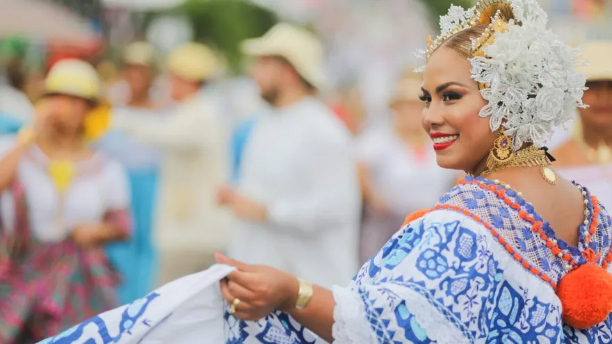 Nueva York se prepara para celebrar el Desfile de la Hispanidad, en donde también se llevará a cabo el Panamanian Day Parade. Algunos de los asistentes utilizarán polleras de gala, traje típico panameño.