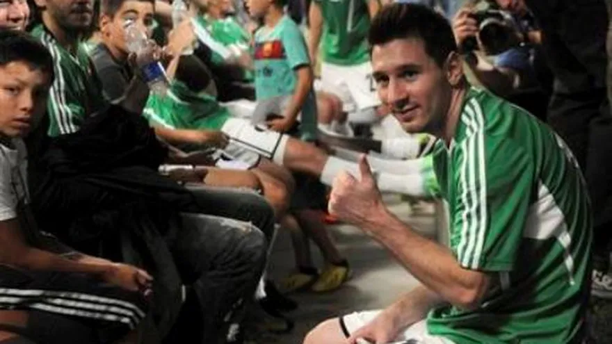 Messi y sus amigos derrotan a Robinho y sus amigos