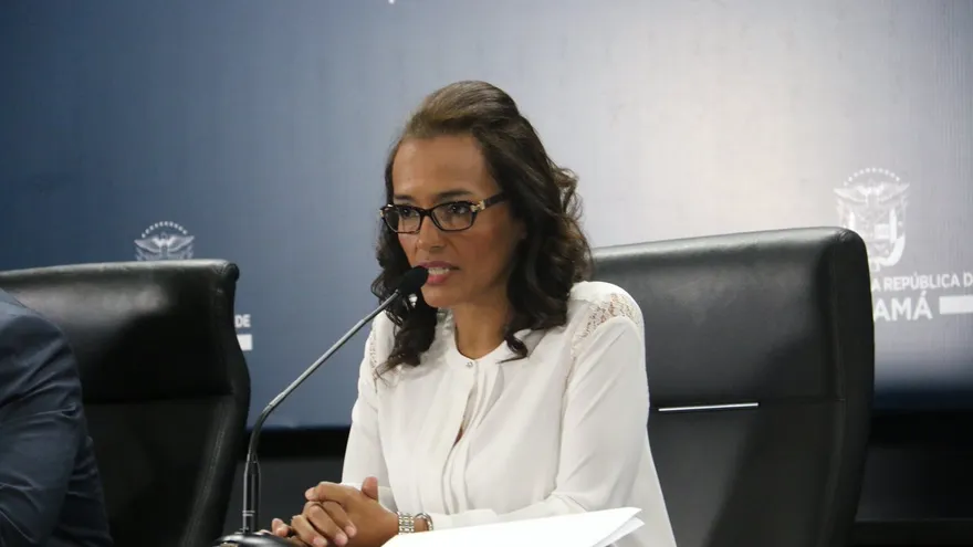La directora del Ifarhu, Yesenia Rodríguez, durante su informe de gestión.