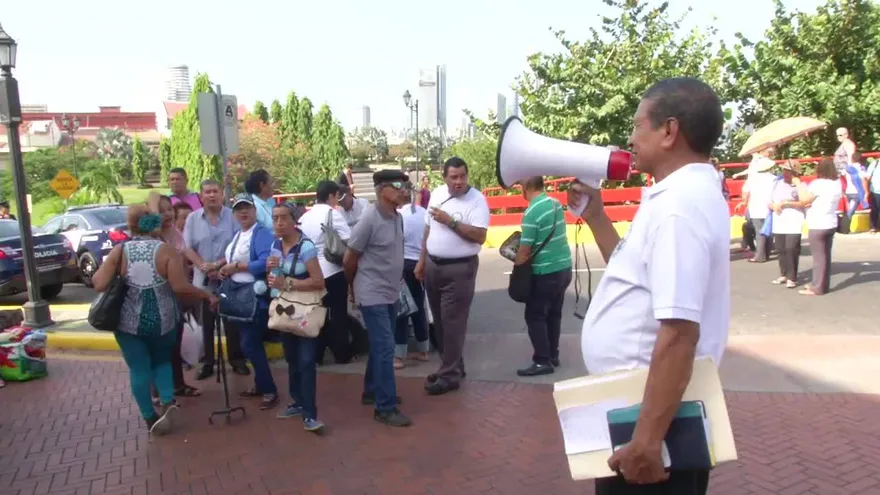 Sobrevivientes de envenenamiento con dietilenglicol se reúnen en Presidencia