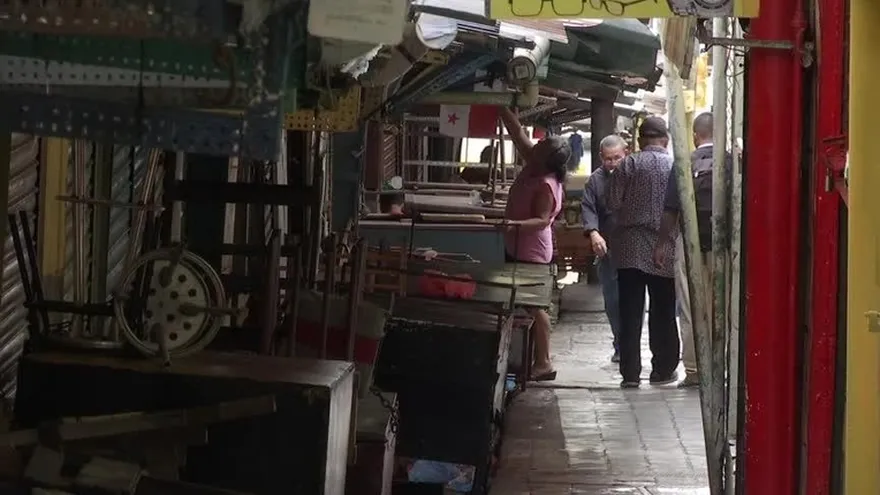 Buhoneros siguen esperando una solución