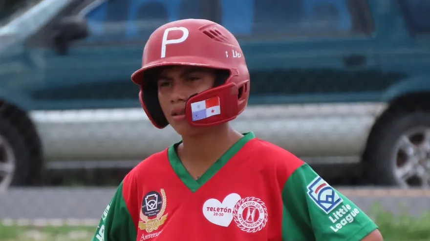 Pelotero del equipo de béisbol infantil de Chiriquí