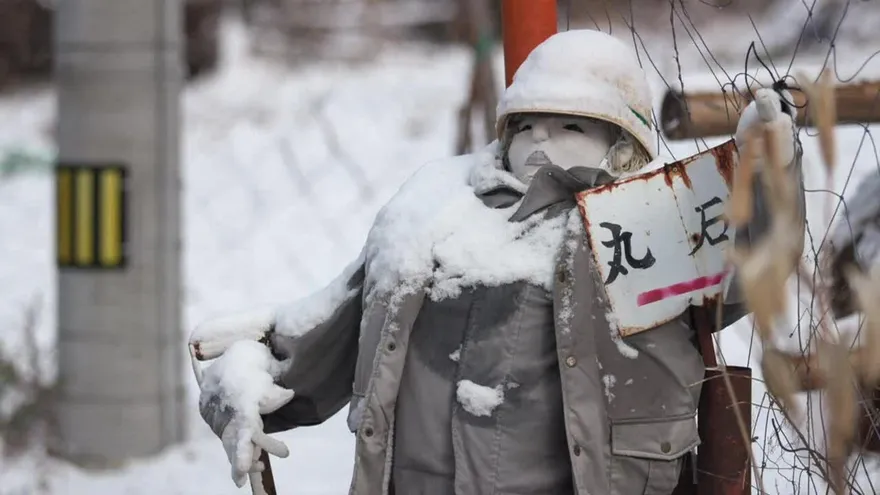 Un valle de los muñecos en una aldea despoblada de Japón