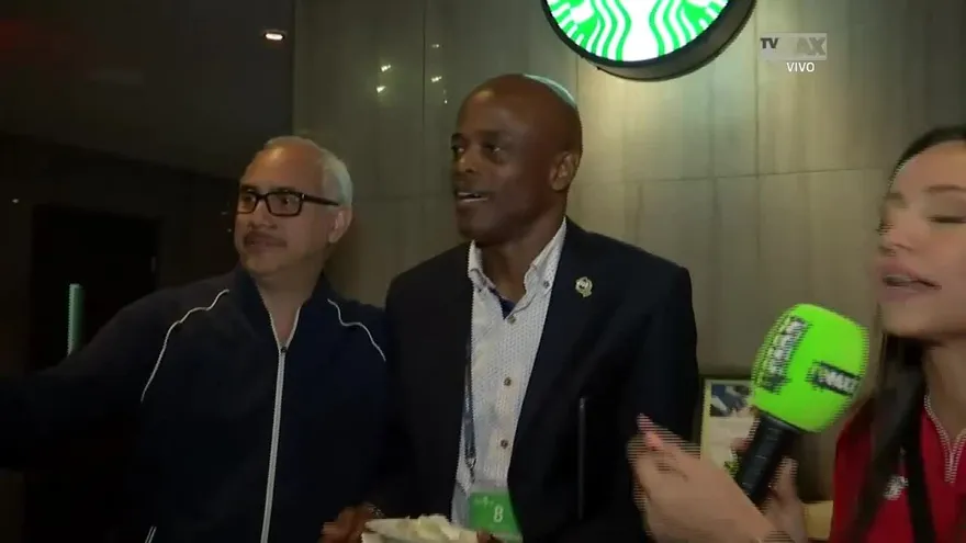 Julio Dely Valdés celebró la clasificación de Panamá con un saus panameño