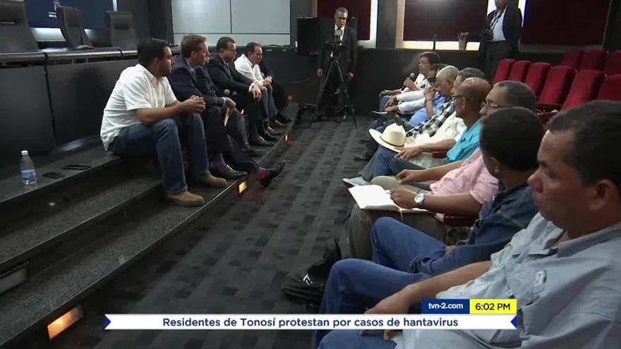 Productores agropecuarios protestan frente a la Presidencia