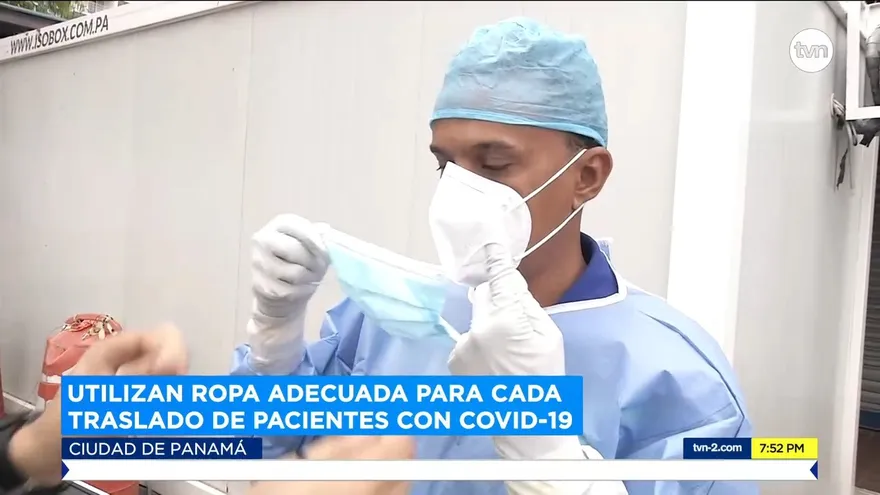 Utilizan ropa adecuada para cada traslado de pacientes con COVID-19