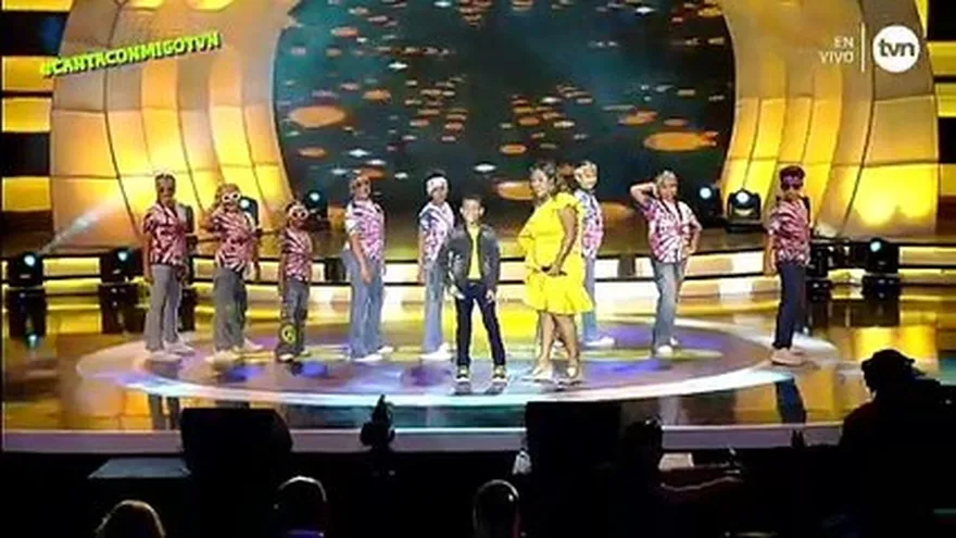 Yesrrel y su mamita Evelyn enamoraron con "Un beso y una flor"