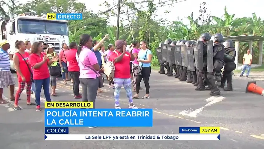 Padres de familia protestan por mala condición de una escuela en Colón