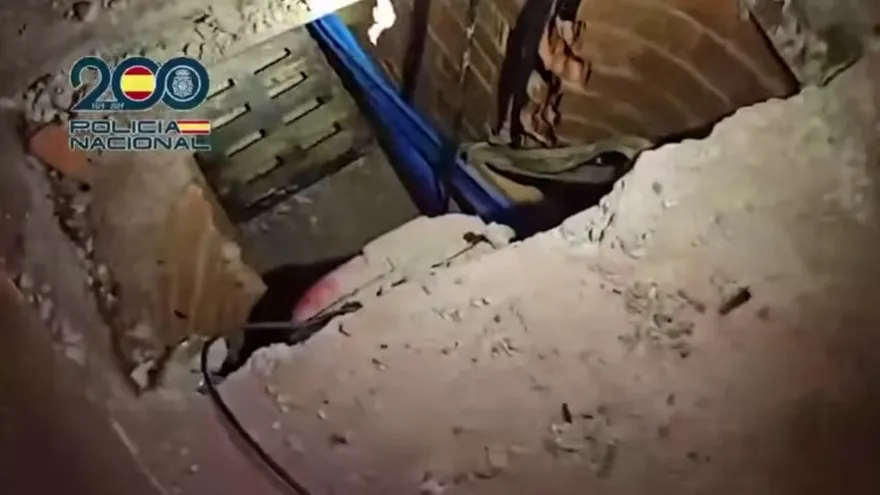 Túnel encontrado por la policía de España, usado para transortar drogas.