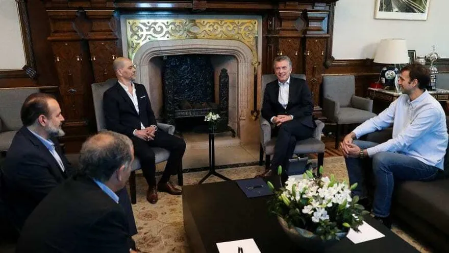 Macri recibe a Sergio Hernández tras el subcampeonato en el Mundial de China