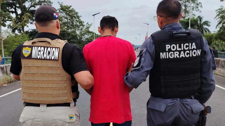 Controles fronterizos detectan a costarricense con orden de prisión y le niegan el ingreso a Panamá