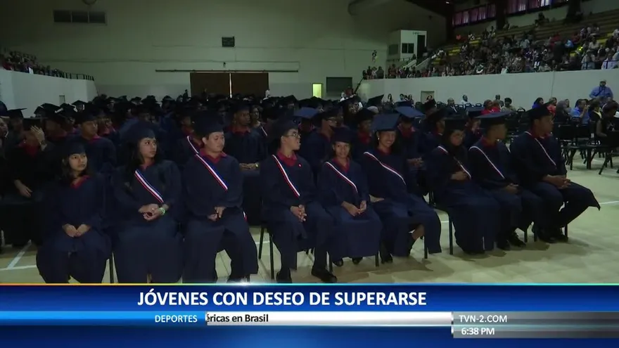 Jóvenes que alcanzan sus sueños a pesar de las adversidades