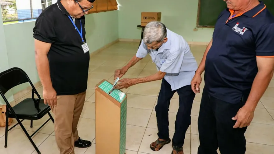 Cierran mesas en los tres corregimientos del país realizan elecciones de desempate.