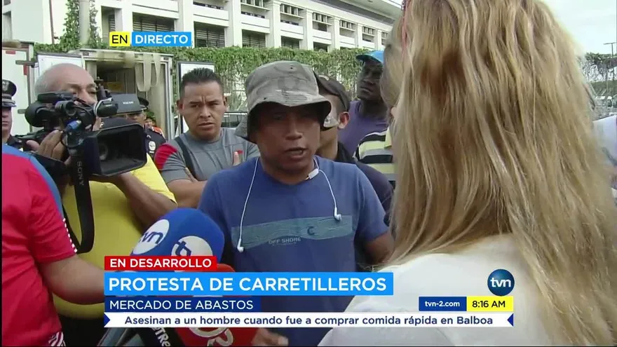 Reacciones de los carretilleros en el Mercado de Abastos