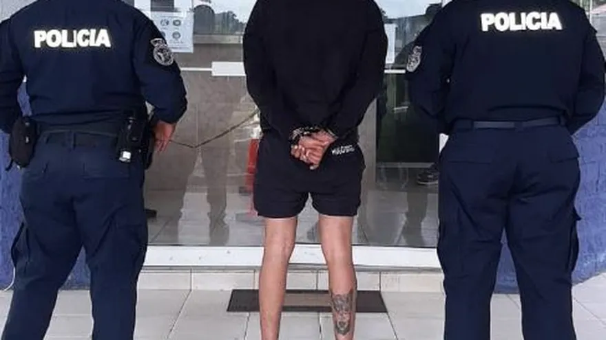 Hombre que evadió 5 puntos de control fue capturado en la autopista Arraiján-La Chorrera. Foto/Policía Nacional