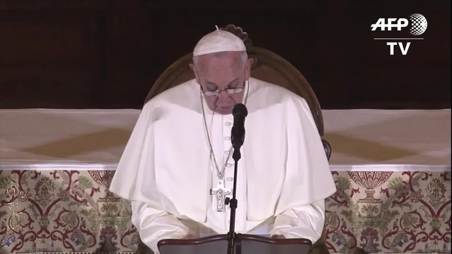 “Dios llora” por pedofilia, dice el papa