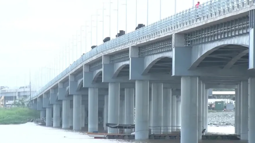 Ecuador inaugura puente que conecta a Guayaquil con Samborondón